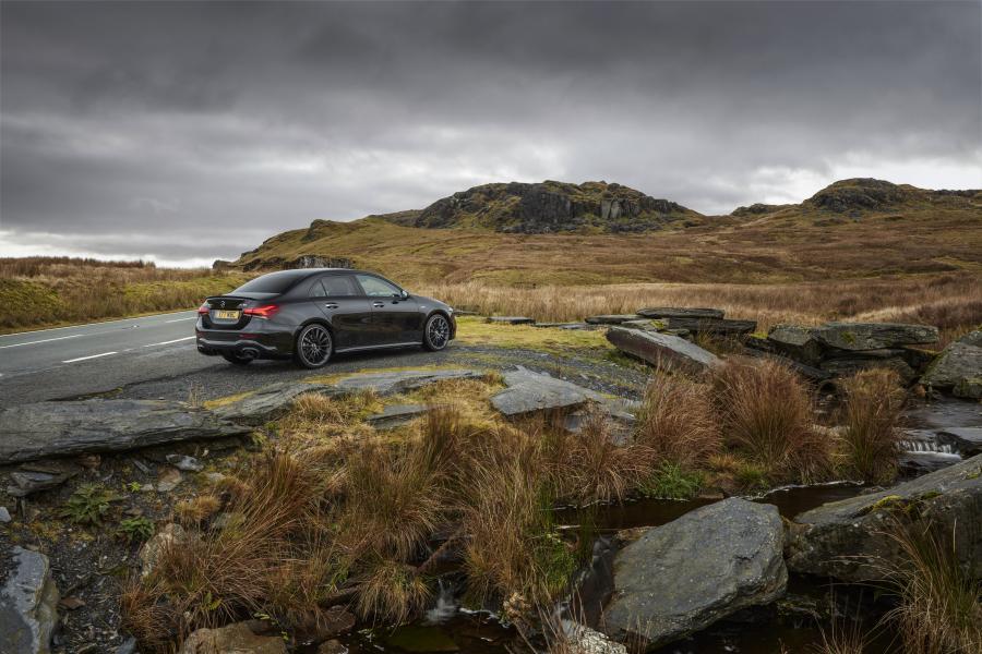  Mercedes-AMG A35 4Matic Sedan (V177) 2019 года  (UK) (фото 45 из 74)